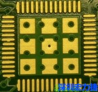 這個通孔的設計勉強可以接受，只剩下正中間一個通孔沒有塞孔，而且孔徑也變小了。