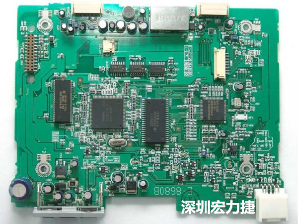 大面積PCB若電子元器件數量多、重量較重，板材強度不夠時容易產生PCB中央部凹陷問題。