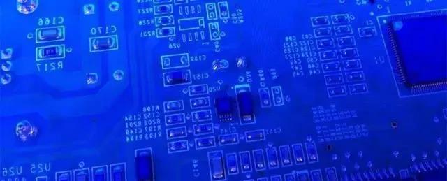 軸心自控AC系列自動(dòng)涂覆機(jī)涂覆效果，均勻度非常一致