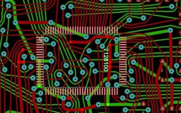 底圖：同樣的設(shè)計但采用了任意角度的布線。