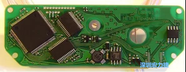 圖5：帶旋轉(zhuǎn)芯片功能的任意角度布線是給這種電路板布線的唯一方法。