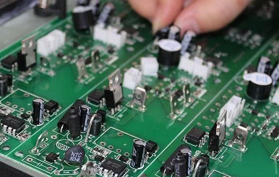 PCBA加工貼片元器件與插件元器件的區(qū)別在哪？